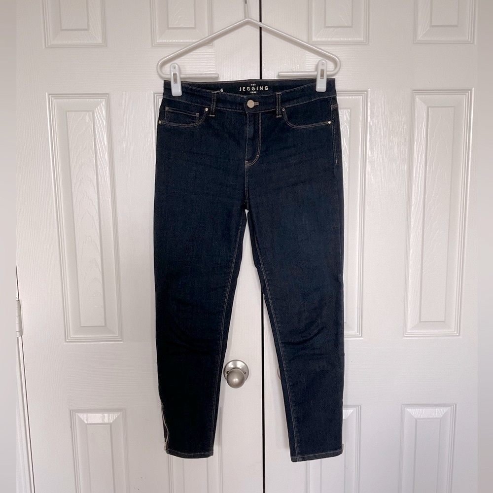 Host Pick!  White House Black Market Jegging Crop Jeans Size 6 Dark Wash